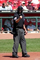 Baseball_umpire_2004_medium